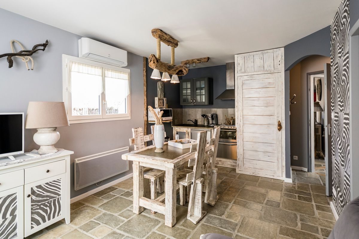 Grain de Sable — espace repas et cuisine